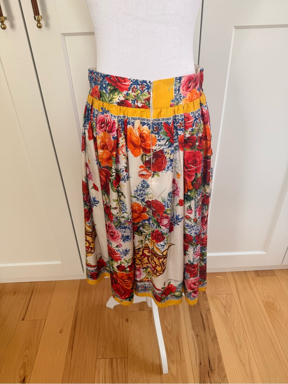 Dolce & Gabbana Cream Floral Midi Skirt with Yellow Trim - Picture 7 of 12